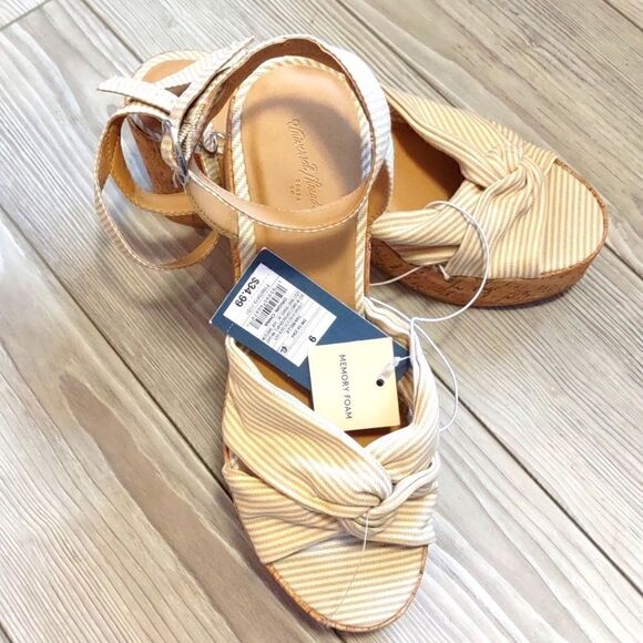 (8-0902) Universal Thread Tan Mellie Shoes Wedges Sz 9 - Picture 8 of 10